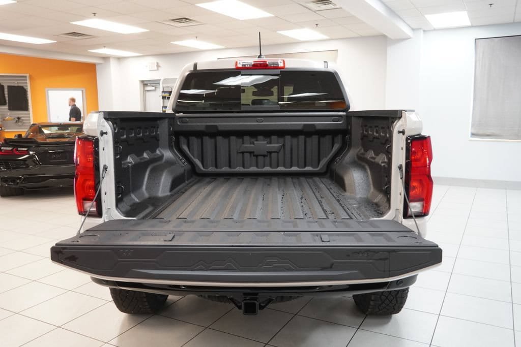 New 2026 Chevrolet Colorado ZR2 w/ Technology Package AWD/4WD image 9