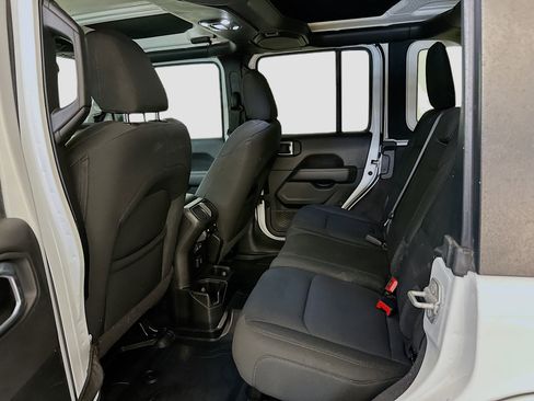 Used 2021 Jeep Wrangler Unlimited Sahara image 29