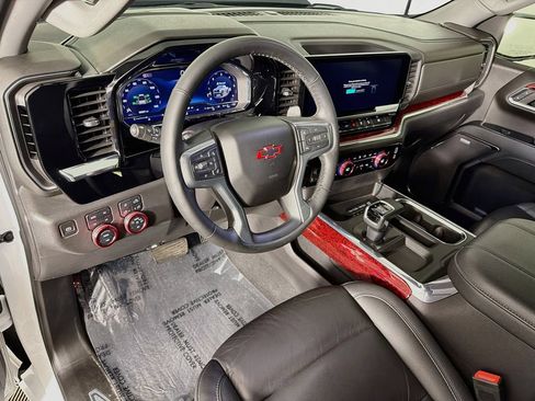 Used 2024 Chevrolet Silverado 1500 LT Trail Boss w/ LT Trail Boss Premium Package AWD/4WD image 9