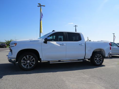 Used 2025 Chevrolet Silverado 1500 LT AWD/4WD image 30
