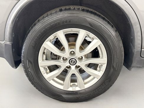 Used 2019 Nissan Rogue SV image 33