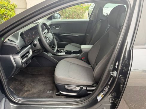 Used 2025 Kia K4 LXS image 29