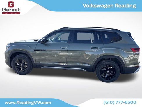 New 2026 Volkswagen Atlas Peak Edition image 2