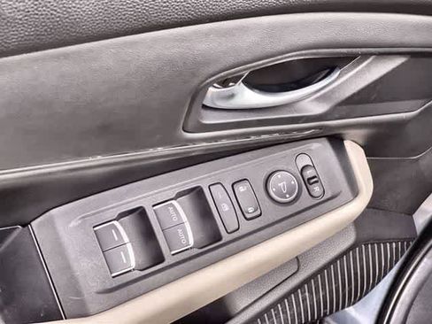 Used 2025 Honda Accord SE image 30
