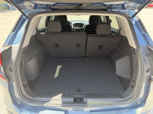 Used 2024 GMC Terrain SLE FWD image 9