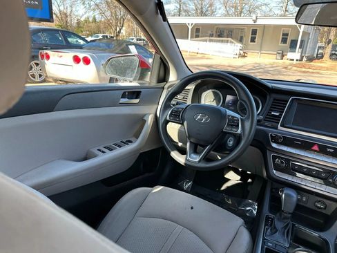 Used 2018 Hyundai Sonata SE FWD image 21