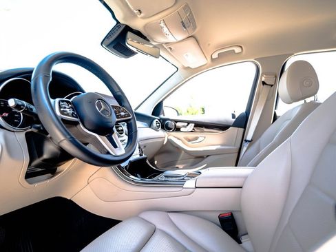 Used 2022 Mercedes-Benz GLC 300 4MATIC image 4