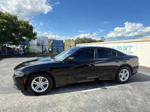 Used 2019 Dodge Charger SXT w/ Leather Interior Group RWD image 2
