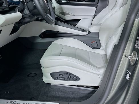 New 2026 Porsche Macan 4S Electric image 22