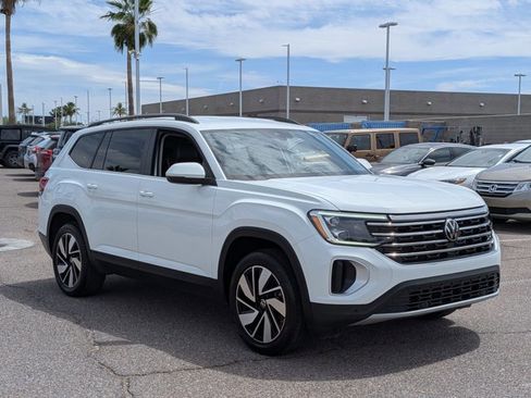 Used 2024 Volkswagen Atlas SE image 3