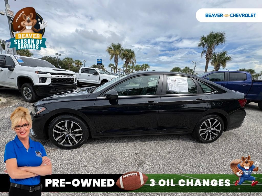 Used 2025 Volkswagen Jetta SE FWD image 4