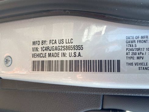 Used 2025 Jeep Grand Cherokee Laredo RWD image 25