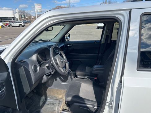 Used 2016 Jeep Patriot Latitude image 14