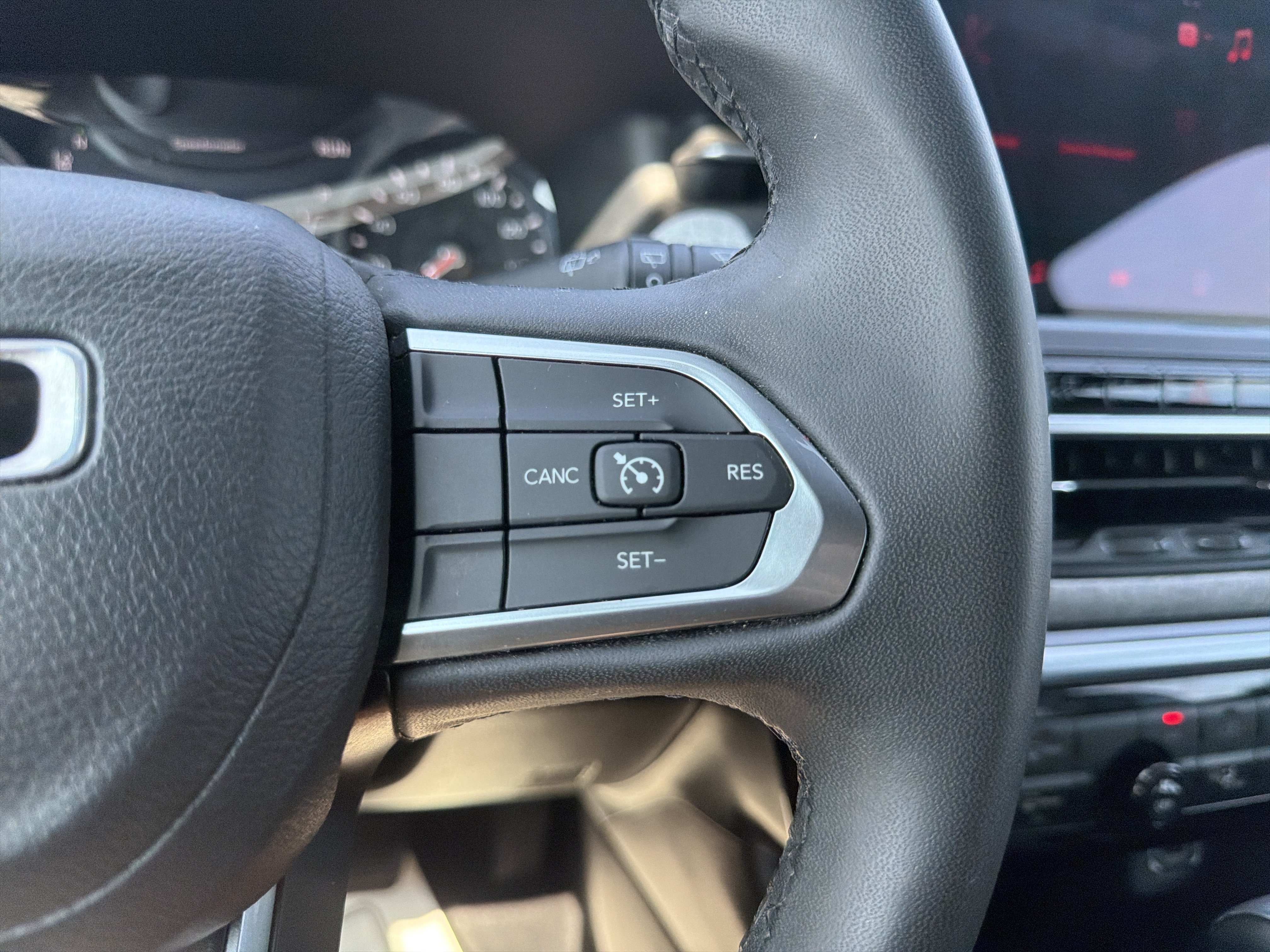 Used 2024 Jeep Compass Latitude AWD/4WD image 19