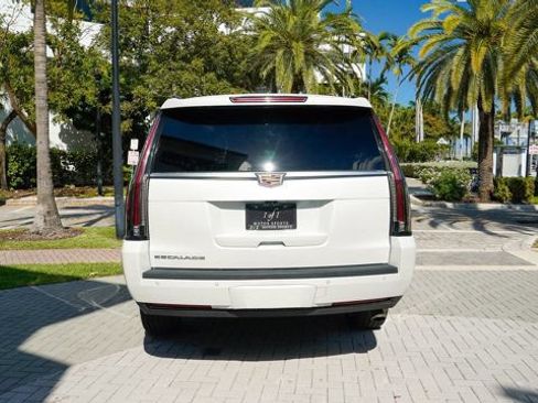 Used 2019 Cadillac Escalade ESV Premium Luxury RWD image 19