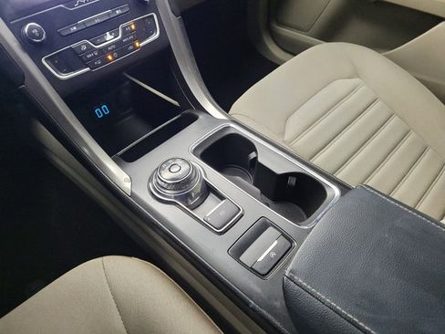 Used 2019 Ford Fusion SE image 26
