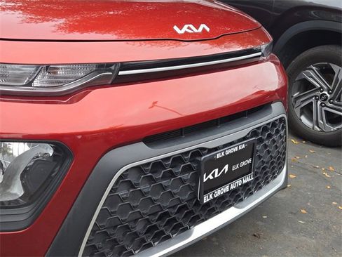 Certified 2022 Kia Soul LX w/ Technology Package image 5