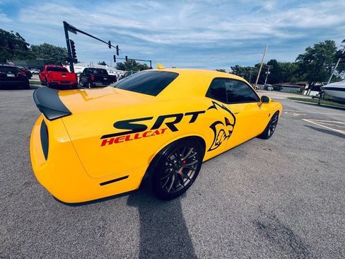 Used 2018 Dodge Challenger SRT Hellcat RWD image 8