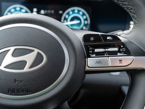 New 2025 Hyundai Elantra Limited image 25