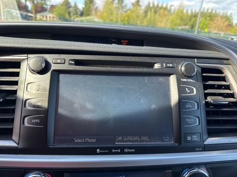 Used 2017 Toyota Highlander XLE AWD/4WD image 14