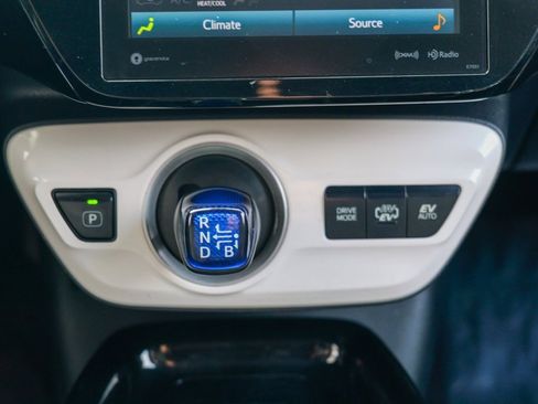 Used 2017 Toyota Prius Prime Premium image 45