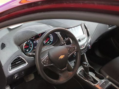 Used 2018 Chevrolet Cruze LT w/ LT Convenience Package FWD image 14