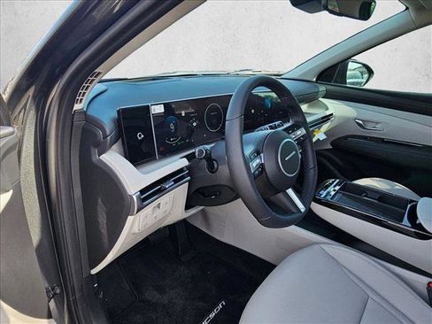 Used 2025 Hyundai Tucson Limited AWD/4WD image 3