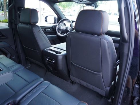 Used 2025 GMC Yukon AT4 AWD/4WD image 11