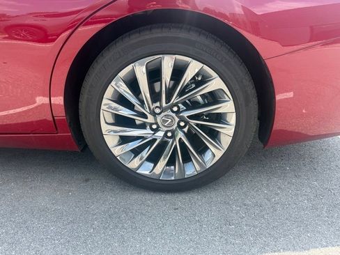 Used 2024 Lexus ES 300h w/ Accessory Package (Z1) FWD image 4