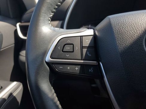 Used 2023 Toyota Highlander XLE FWD image 24