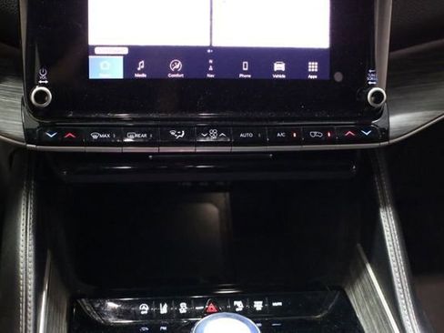 Used 2023 Jeep Wagoneer L Series II image 13