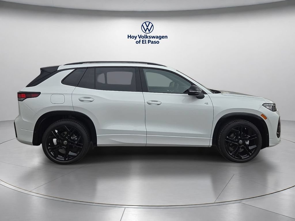New 2026 Volkswagen Tiguan SE R-Line FWD image 2