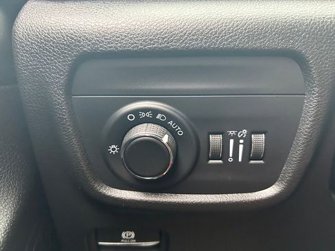 Used 2024 Jeep Grand Cherokee Laredo X image 19