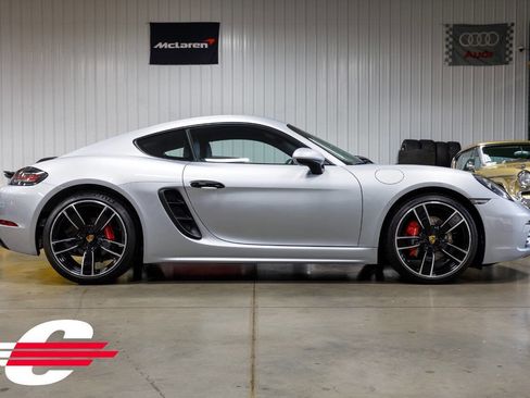 Used 2018 Porsche 718 Cayman S RWD image 2