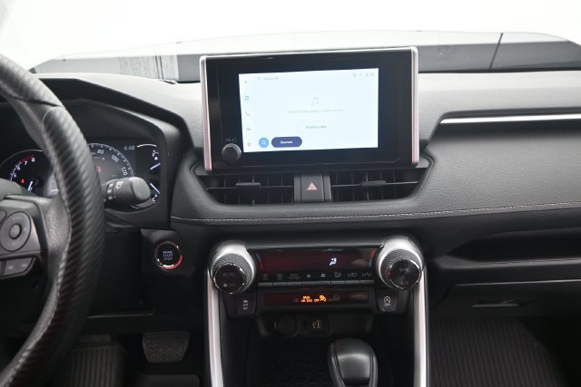 Used 2024 Toyota RAV4 XLE FWD image 6