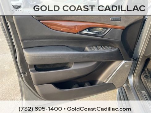 Used 2020 Cadillac Escalade Luxury w/ LPO, Radiant Package image 18
