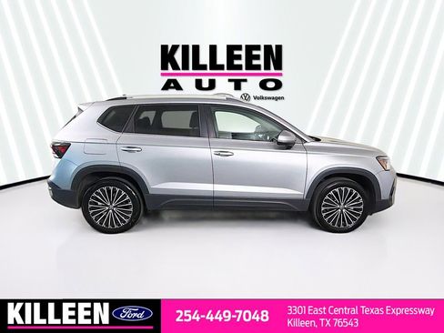 Used 2025 Volkswagen Taos SE image 9