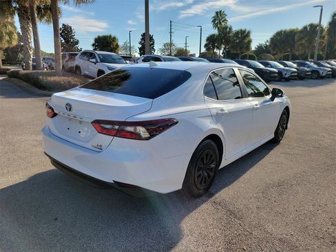 Used 2021 Toyota Camry LE image 3