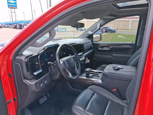 Used 2024 Chevrolet Silverado 1500 LT Trail Boss w/ Convenience Package II AWD/4WD image 9