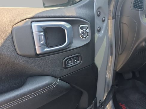Used 2021 Jeep Wrangler Unlimited Sahara AWD/4WD image 17