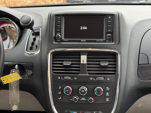 Used 2013 Dodge Grand Caravan SXT w/ UConnect Hands-Free Group image 15
