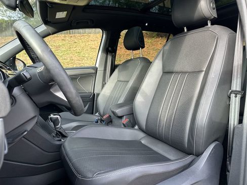 Used 2023 Volkswagen Tiguan SE R-Line image 12