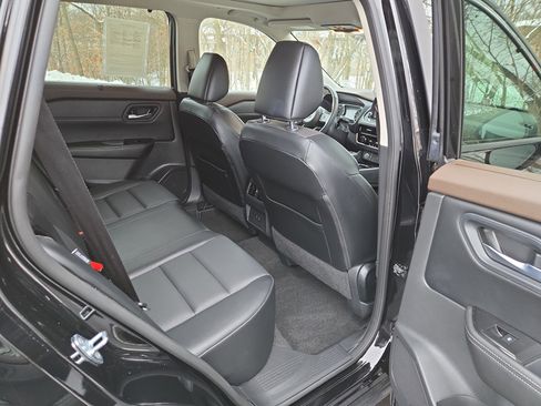 Used 2022 Nissan Rogue SV w/ SV Premium Package image 29