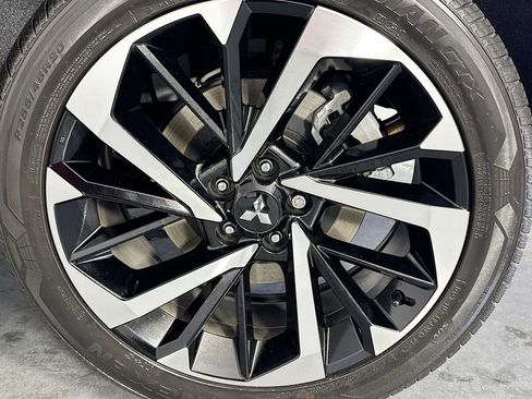 Used 2024 Mitsubishi Outlander SE image 32