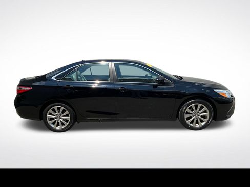 Used 2016 Toyota Camry XLE w/ Moonroof Package FWD image 21