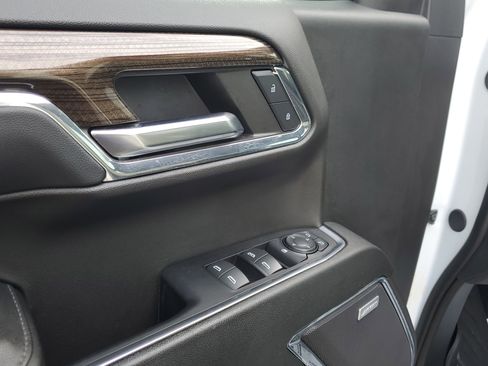 Used 2024 Chevrolet Silverado 1500 LT Trail Boss w/ Convenience Package II image 18