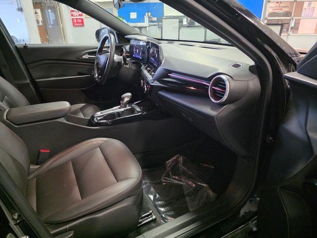 Used 2024 Chevrolet Trax RS w/ Sunroof Package FWD image 16