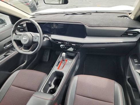 Used 2026 Nissan Kicks SR w/ SR Premium Package FWD image 14