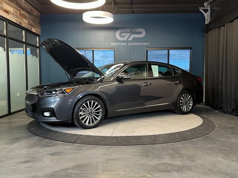 Used 2018 Kia Cadenza Premium w/ Luxury Package FWD image 27