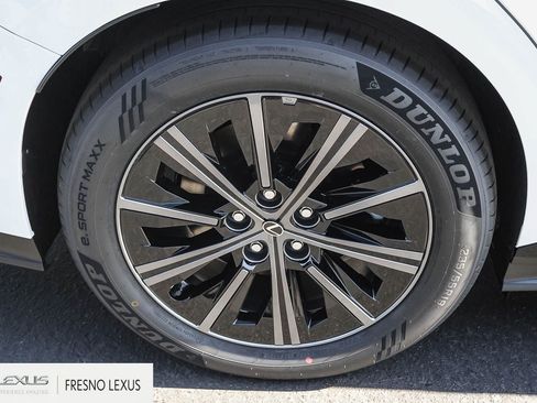 New 2026 Lexus ES 350e FWD image 8